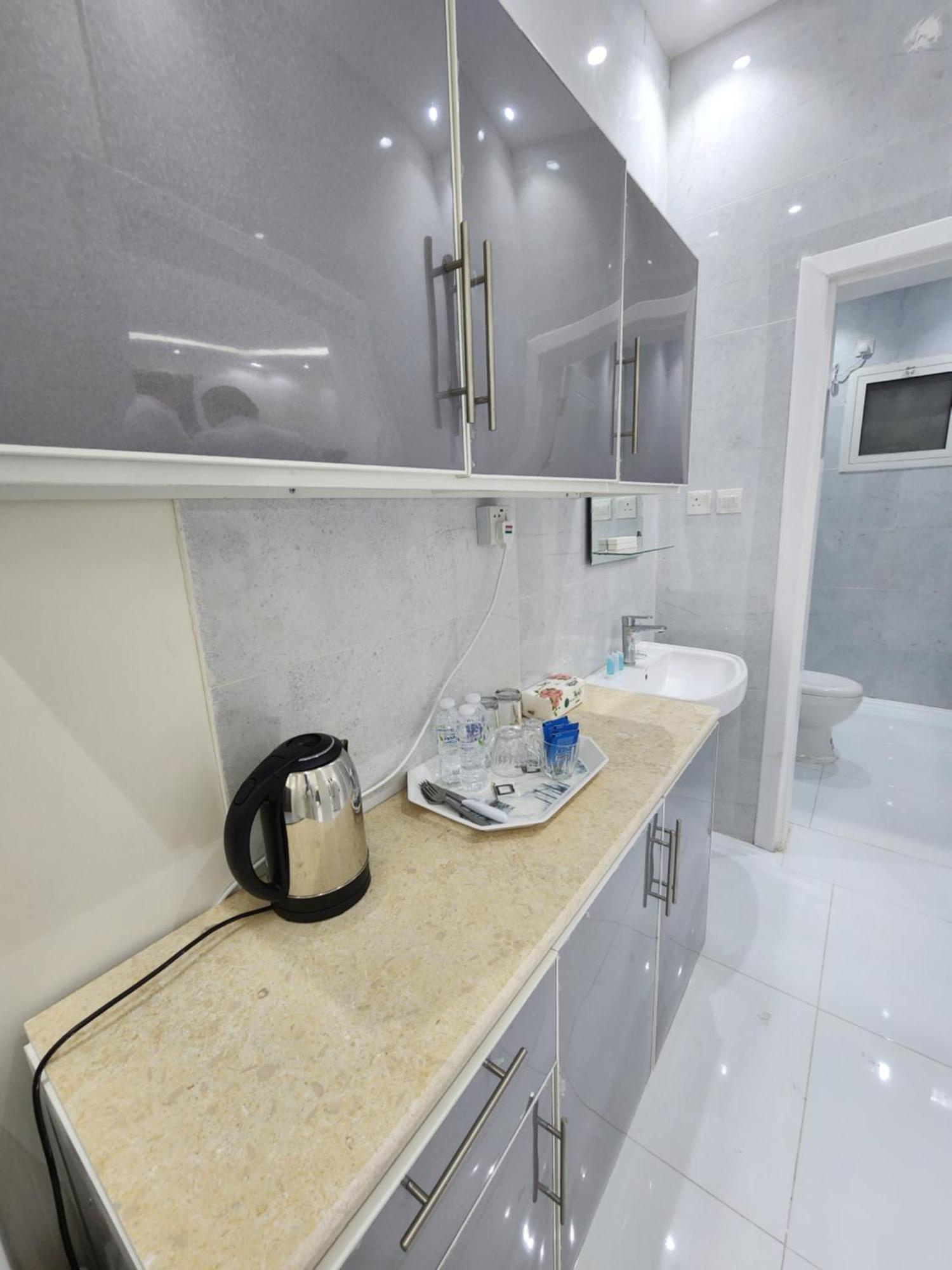 Yaqoot Al Madina Suites Al Awali Экстерьер фото
