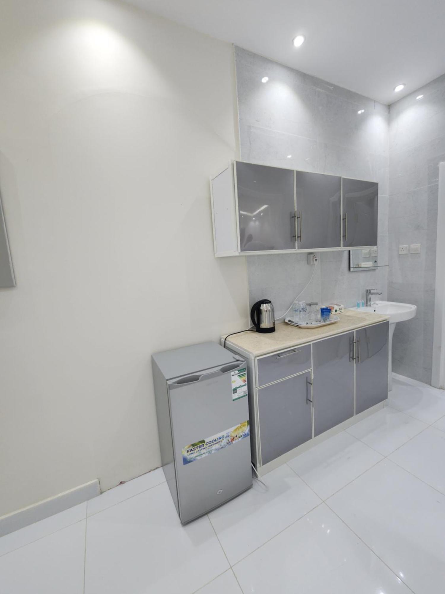 Yaqoot Al Madina Suites Al Awali Экстерьер фото