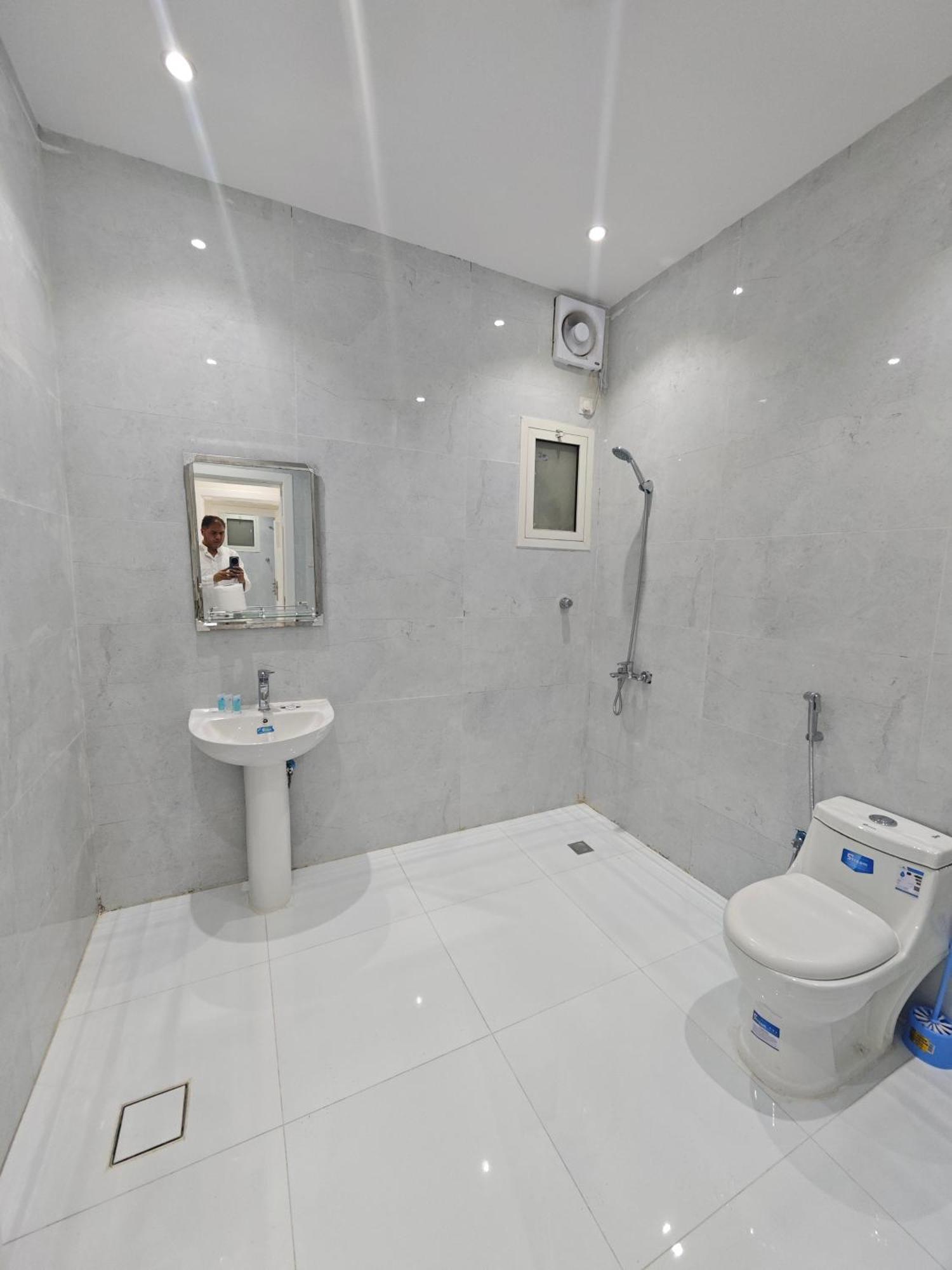 Yaqoot Al Madina Suites Al Awali Экстерьер фото