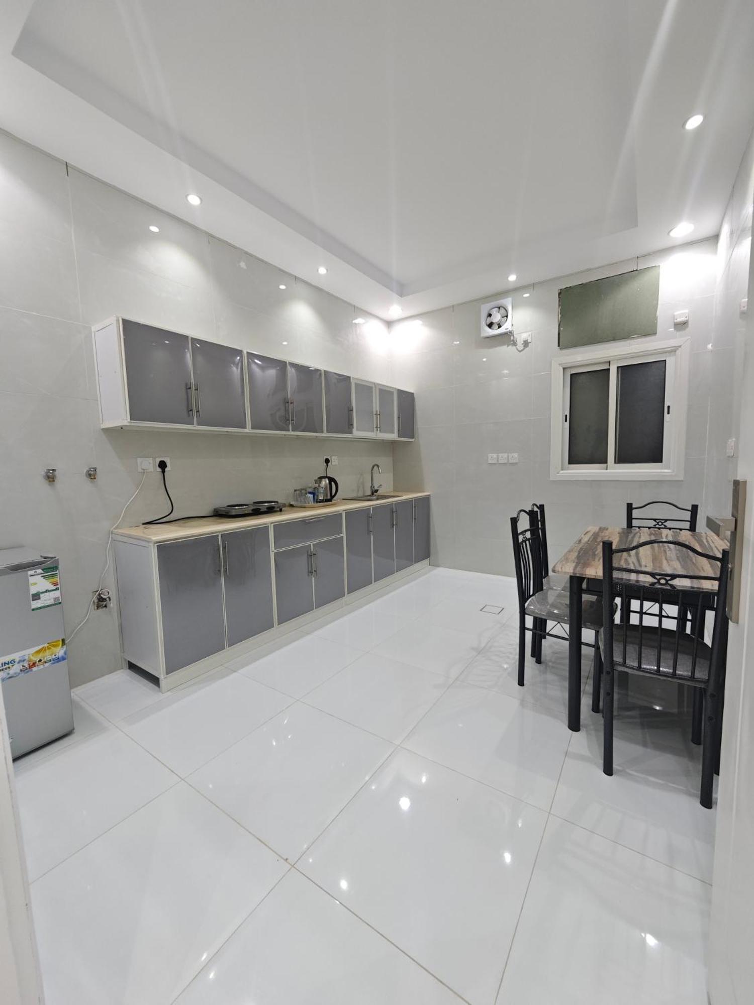 Yaqoot Al Madina Suites Al Awali Экстерьер фото